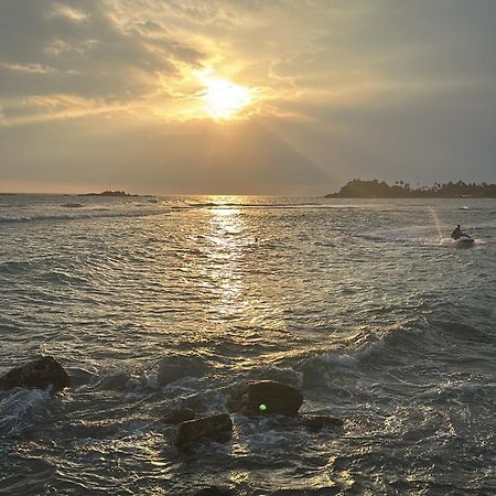 Galle Henna Beach House Unawatuna Esterno foto